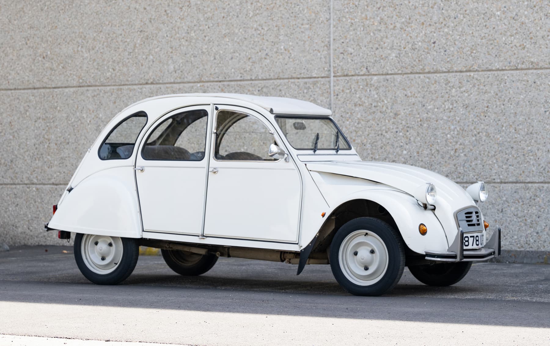 1986 Citroen 2CV6 Special sold for $14,560