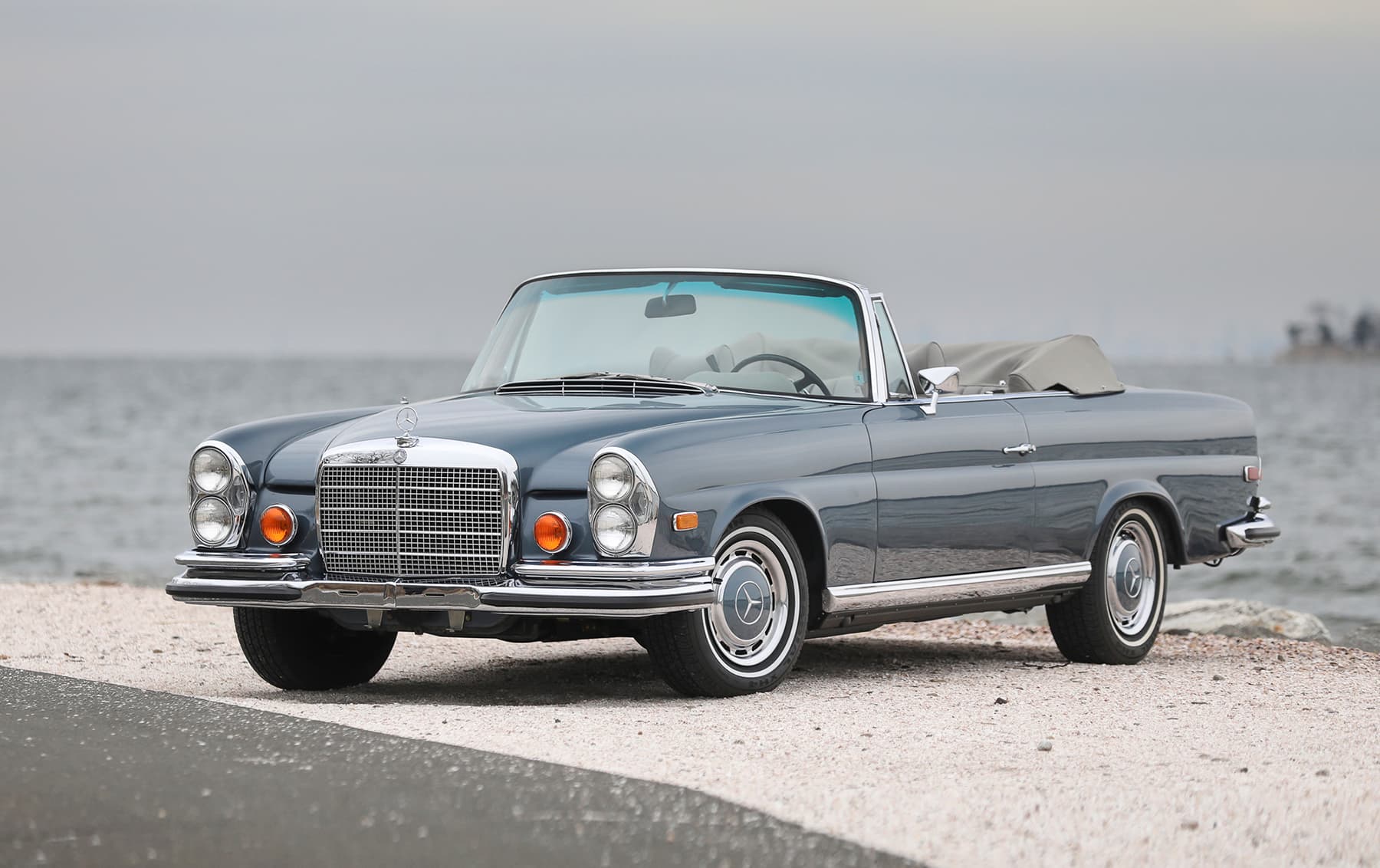 1971 Mercedes-Benz 280SE 3.5 Cabriolet sold for $400,000