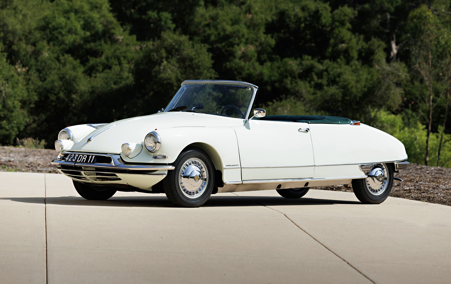 1961 Citroen DS19 Cabriolet sold for $106,400