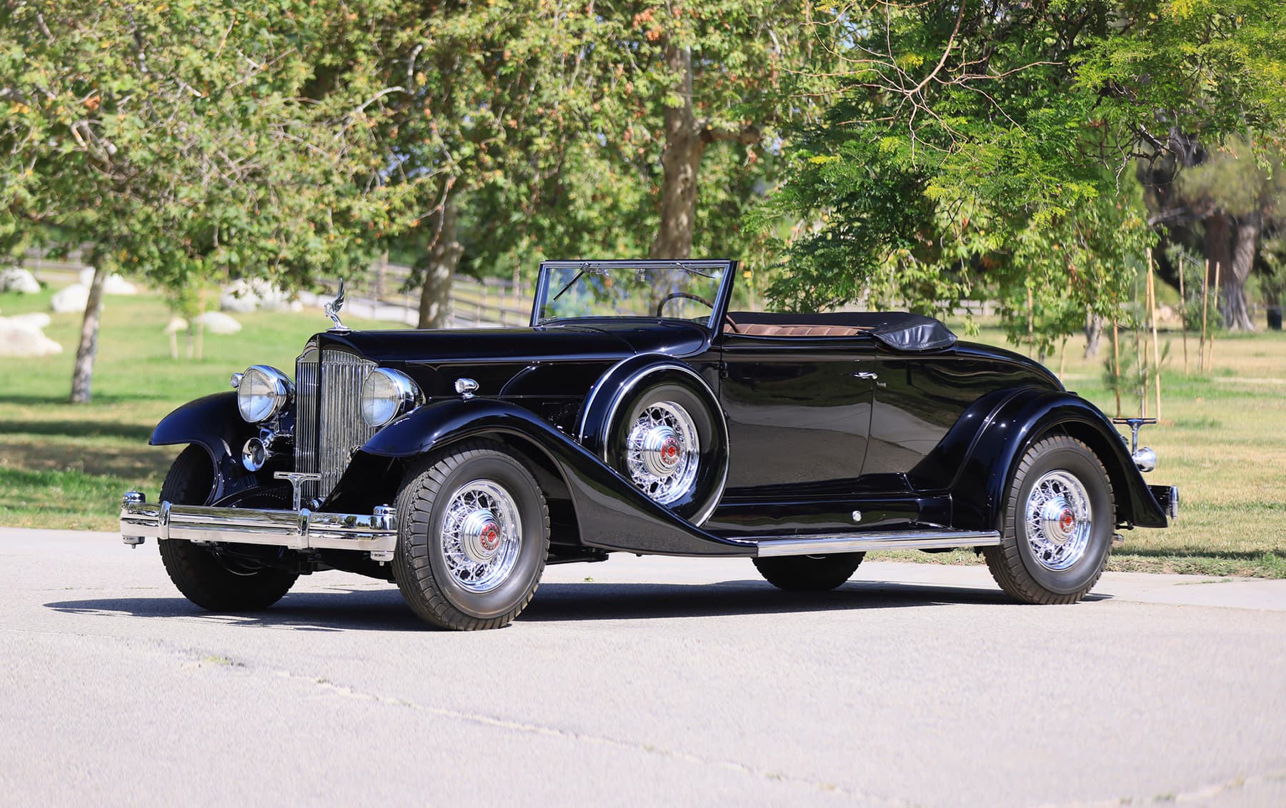 1933 Packard Twelve 1005 Coupe Roadster sold for $401,000
