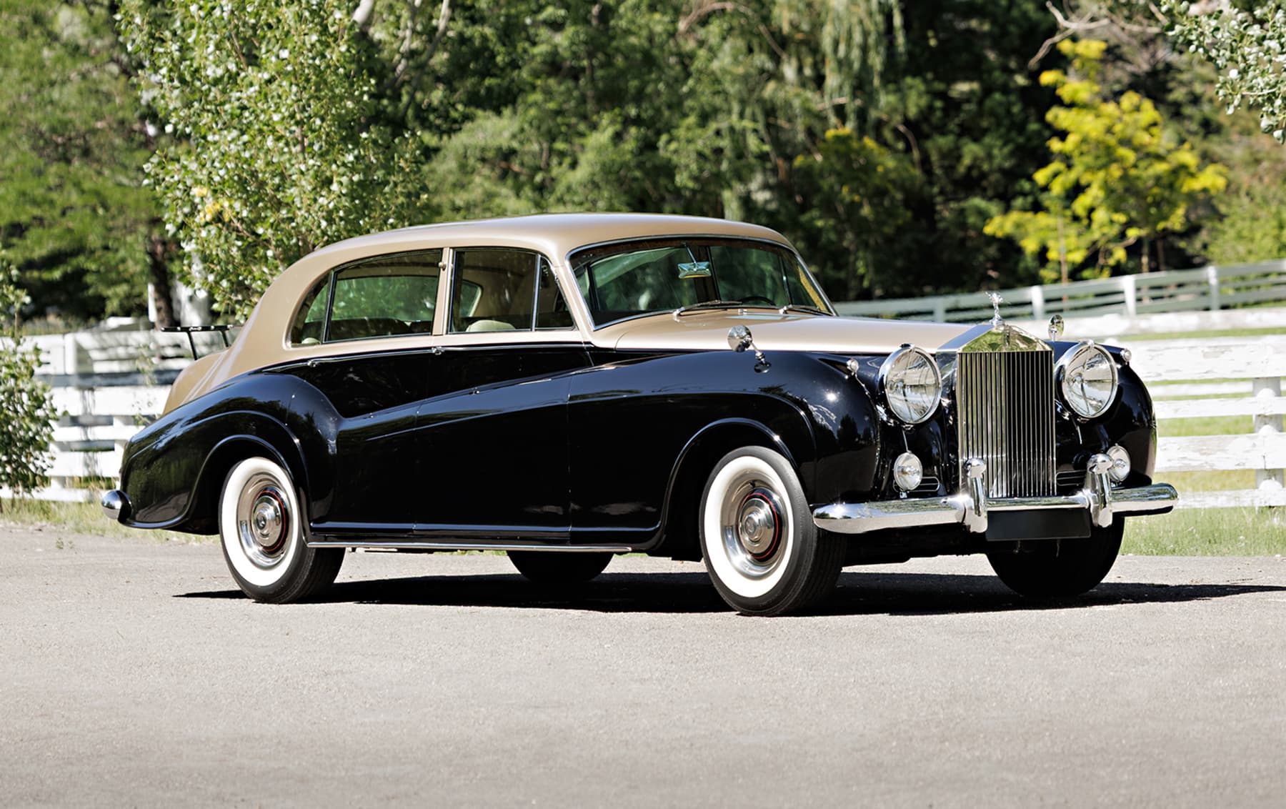 1961 Rolls-Royce Silver Cloud II LWB Saloon sold for $95,200