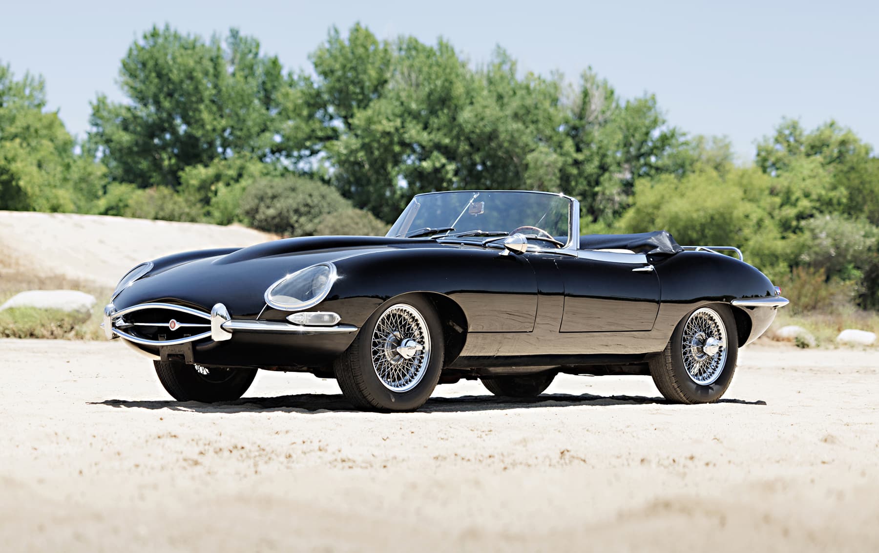 1966 Jaguar E-Type Series I 4.2-Litre Roadster sold for $156,800