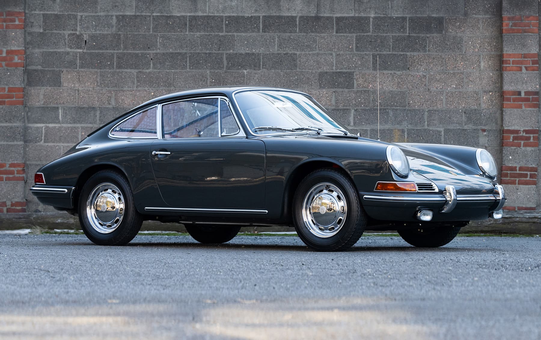 1966 Porsche 911 2.0 sold for $156,800
