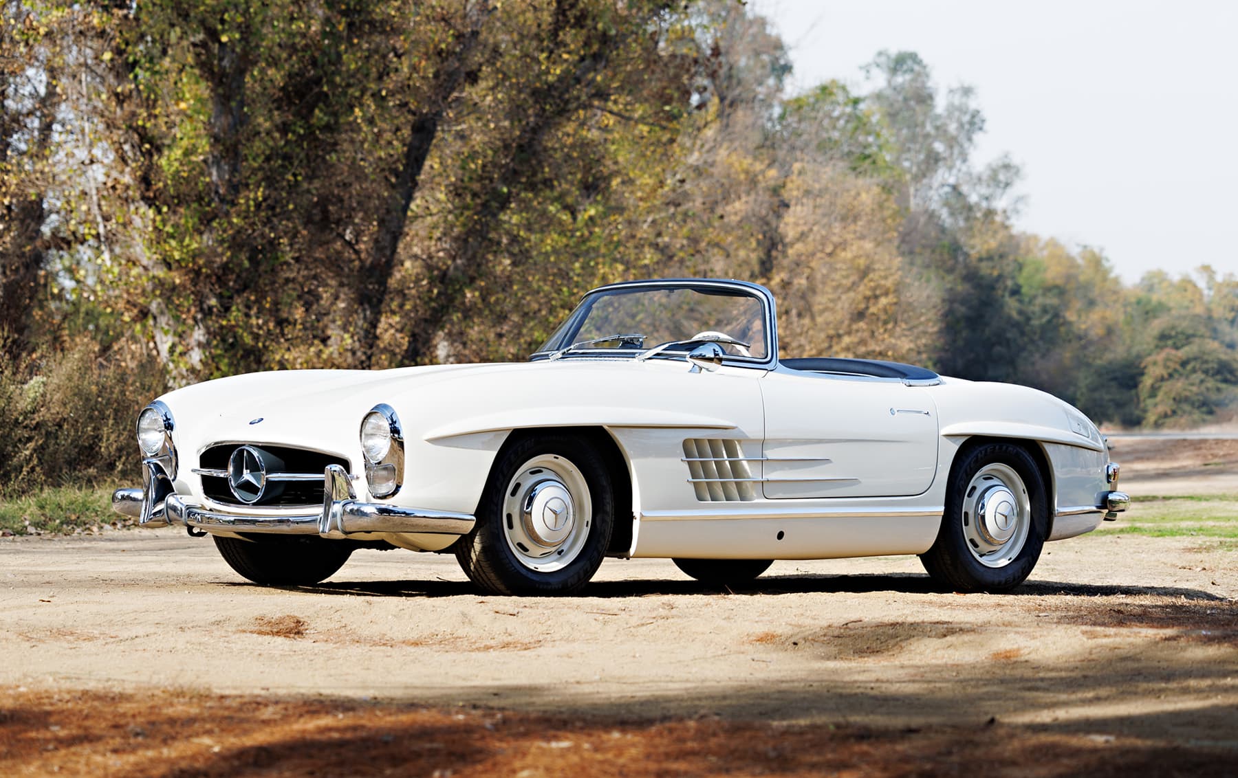 1960 Mercedes-Benz 300 SL Roadster sold for $1,028,000