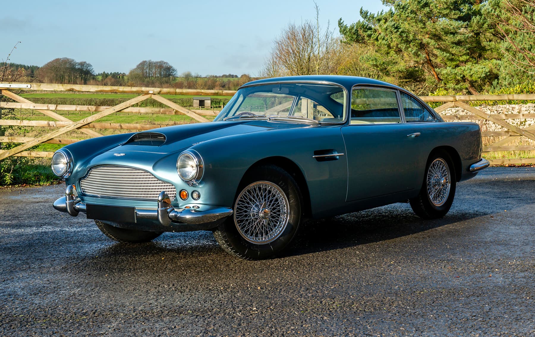 1960 Aston Martin DB4 Series II sold for $258,125