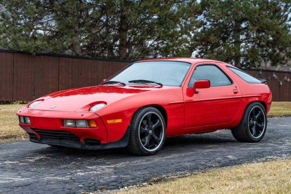1984 Porsche 928 sold for $11,800