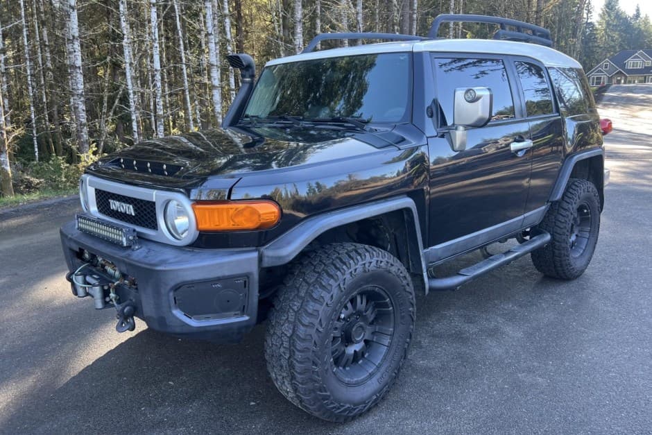 2008 Toyota FJ Cruiser sold for $10,008
