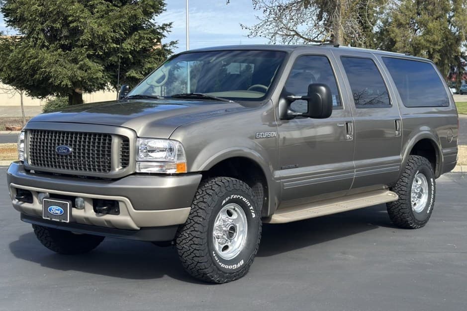 2002 Ford Excursion sold for $42,350