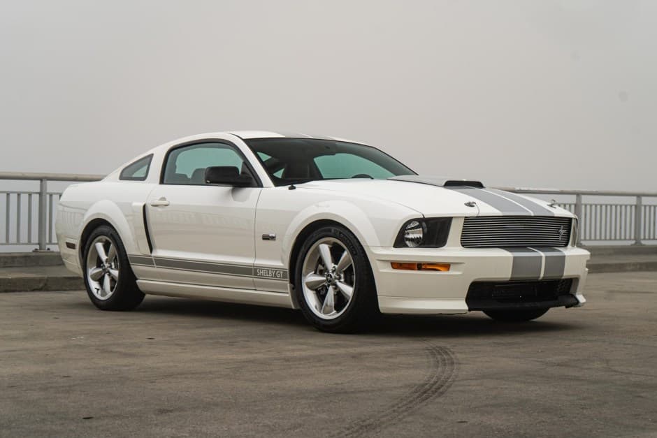 2007 Ford Mustang S197 2005-2014 sold for $28,000