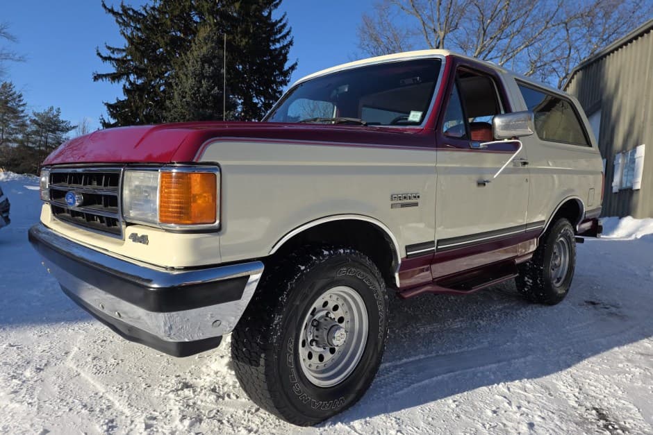 1990 Ford Bronco 4th-5th Generations 1987-1996 sold for $16,750