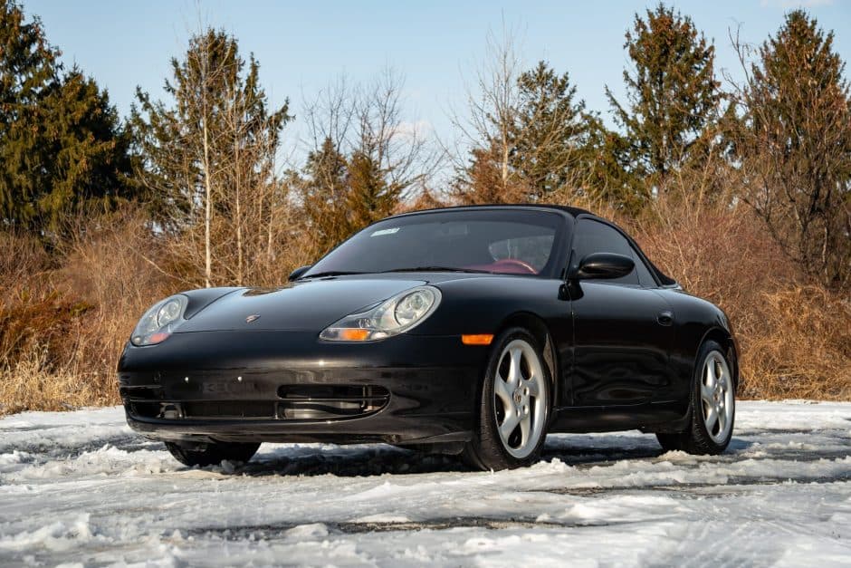 2001 Porsche 996 911 Carrera sold for $26,793