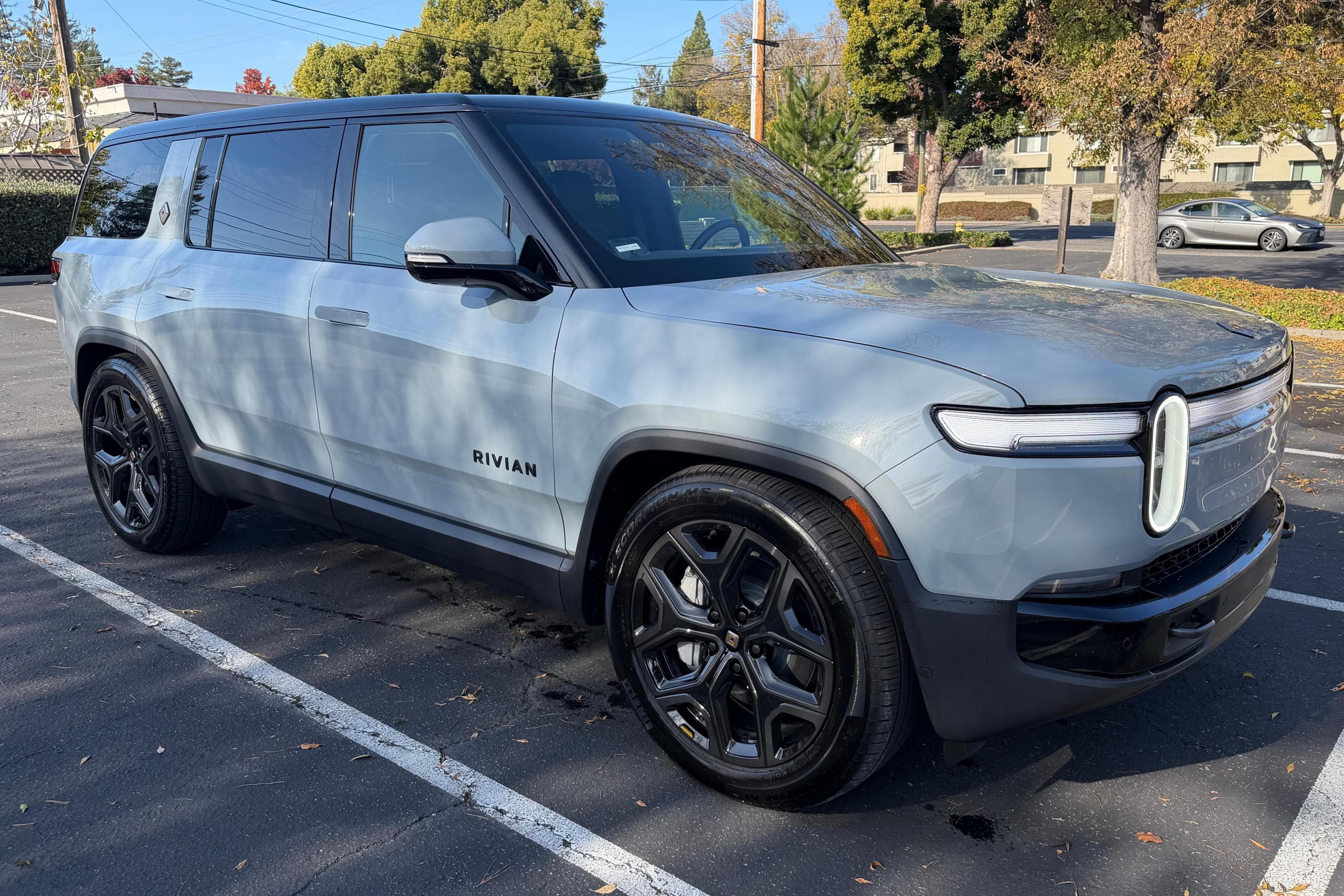 2026 Rivian R1S sold for $75,500