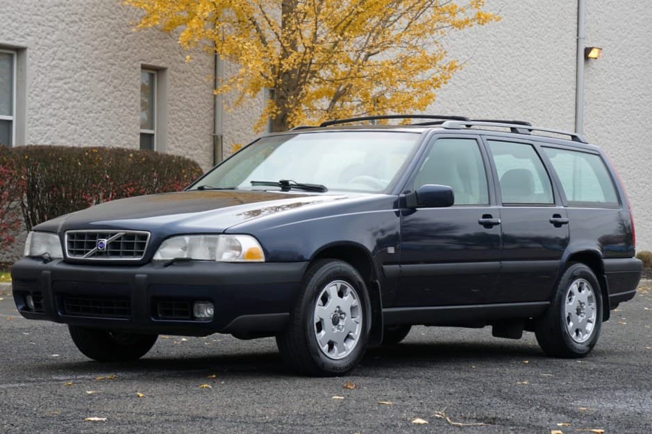 2000 Volvo V70 sold for $6,500