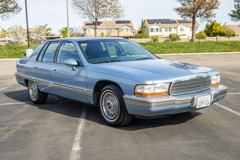 1992 Buick Roadmaster sold for $9,400