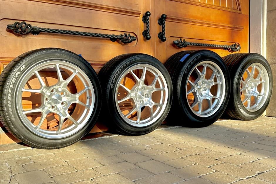 2005 Ford GT 1st Generation sold for $10,500