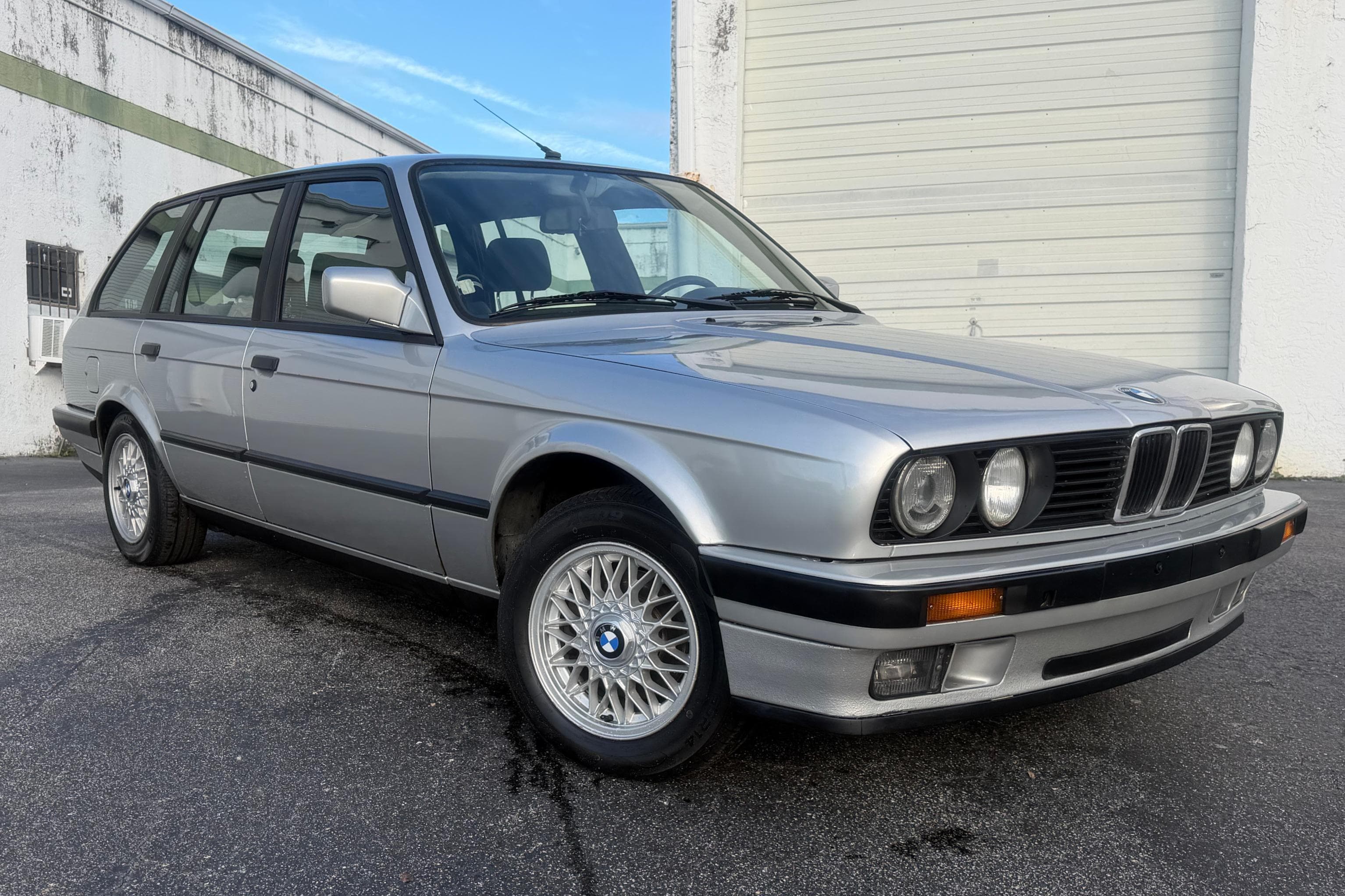 1992 BMW 3 Series sold for $13,900