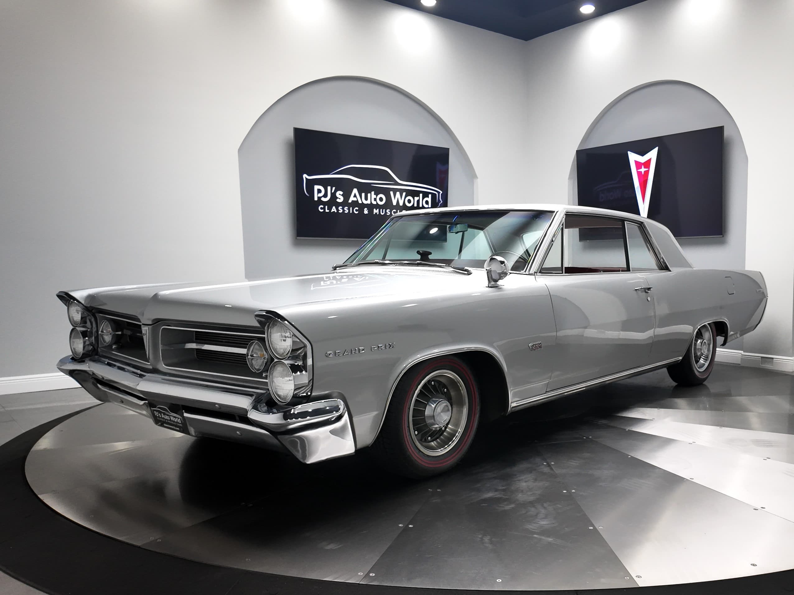 1963 Pontiac Grand Prix sold for $39,000