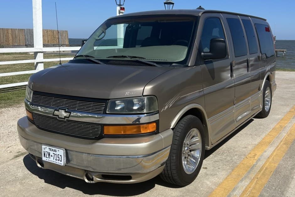 2004 Chevrolet Express sold for $10,350