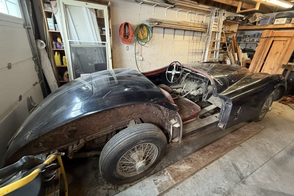 1955 Jaguar XK140 sold for $20,400