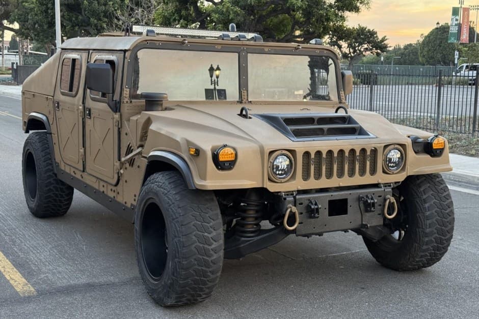 2001 Hummer HMMWV/Humvee sold for $27,500