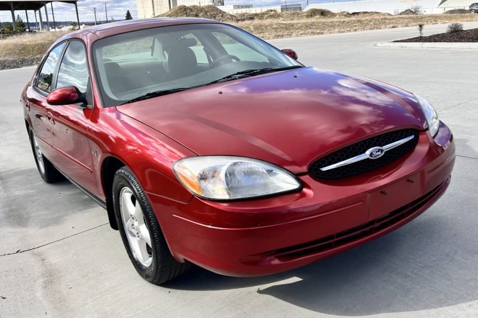 2000 Ford Taurus Sedan & Wagon sold for $3,100