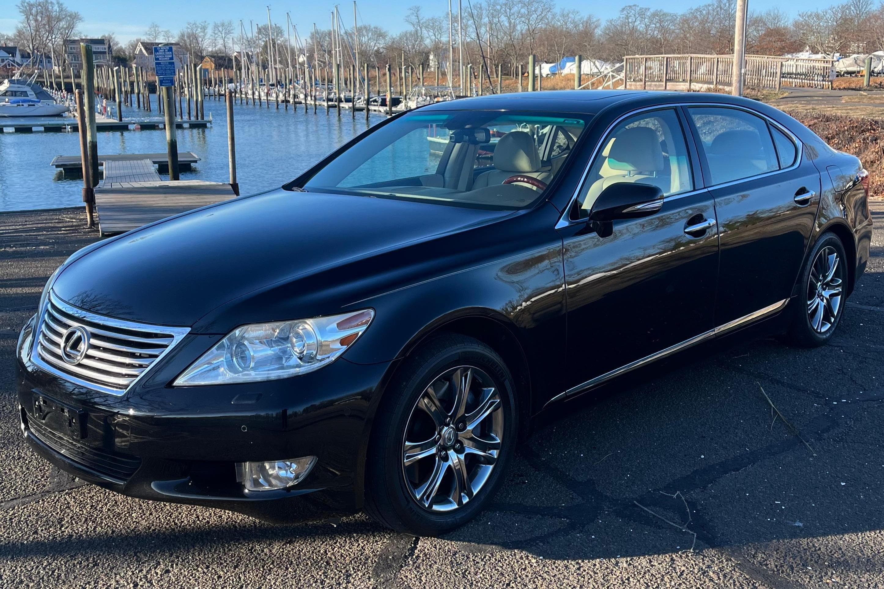 2010 Lexus LS sold for $15,300