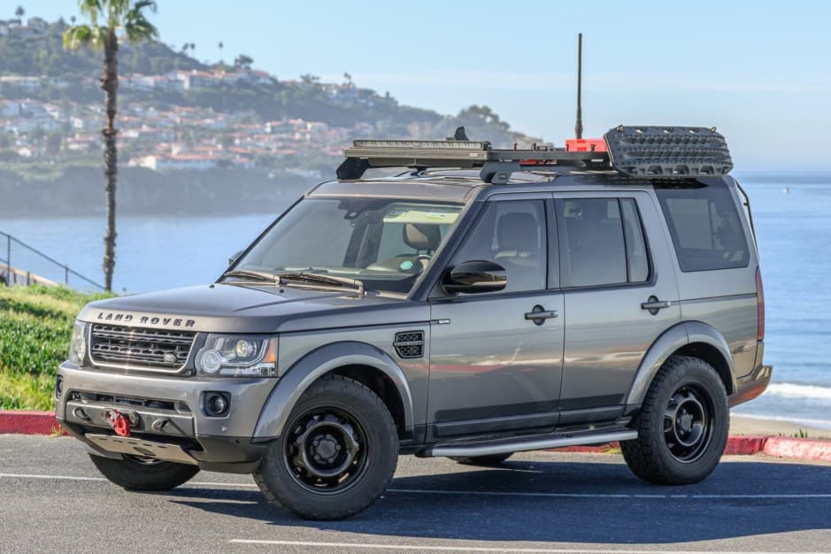 2016 Land Rover LR4 sold for $11,000