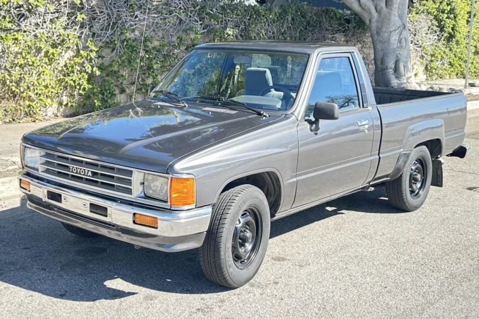 1988 Toyota Pickup (N50/N60/N70 1984-1988) sold for $9,500