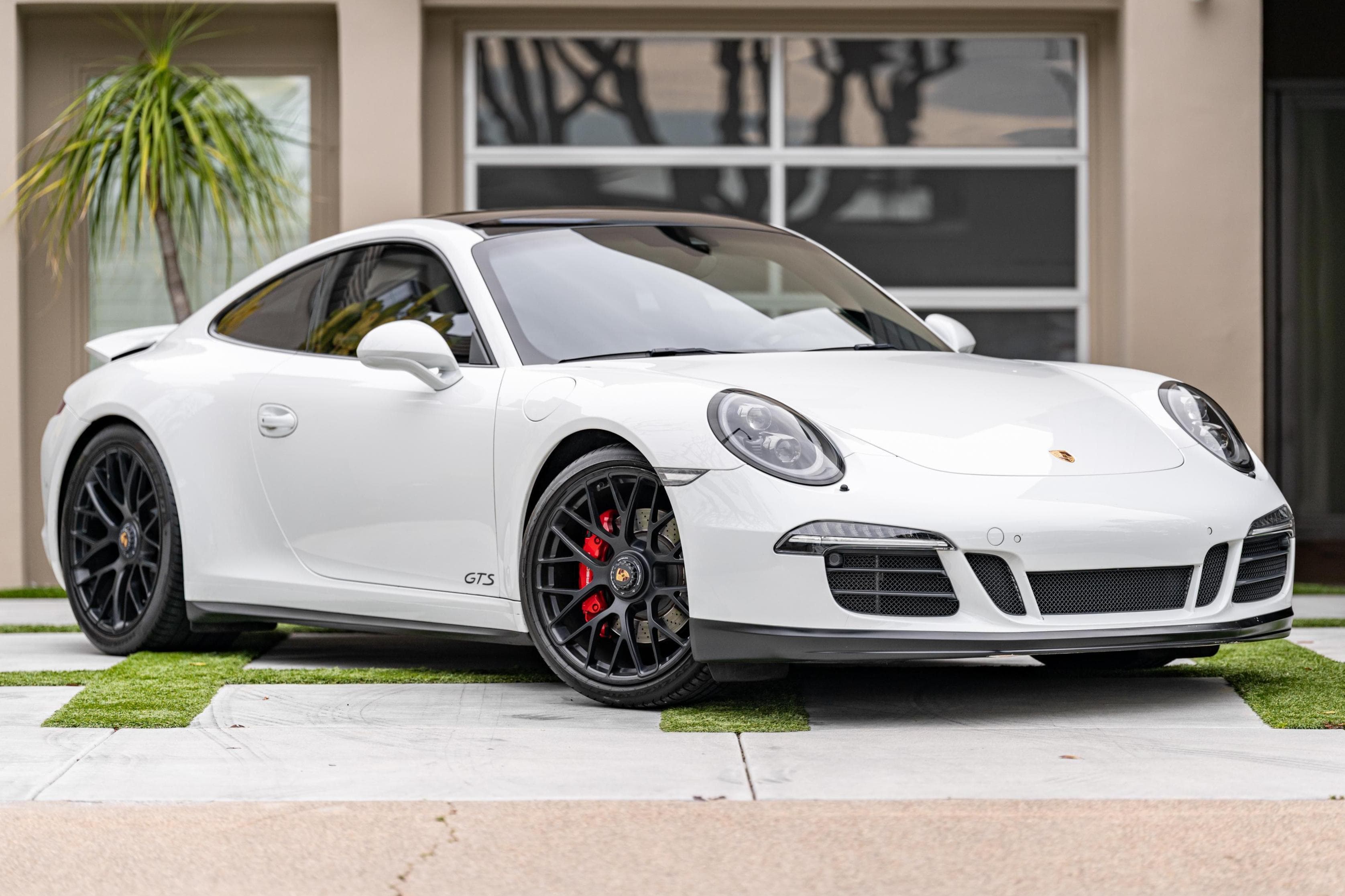 2016 Porsche 991 911 sold for $112,274