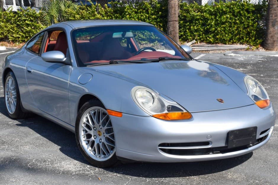 1999 Porsche 996 911 Carrera sold for $35,996
