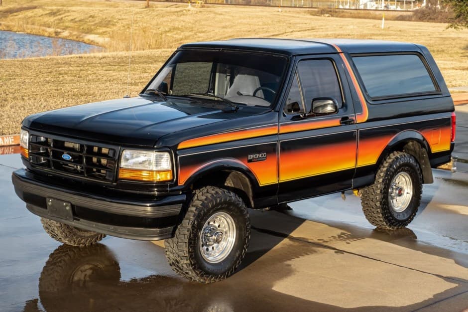 1996 Ford Bronco 4th-5th Generations 1987-1996 sold for $19,500