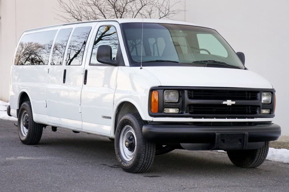 2002 Chevrolet Express sold for $12,250