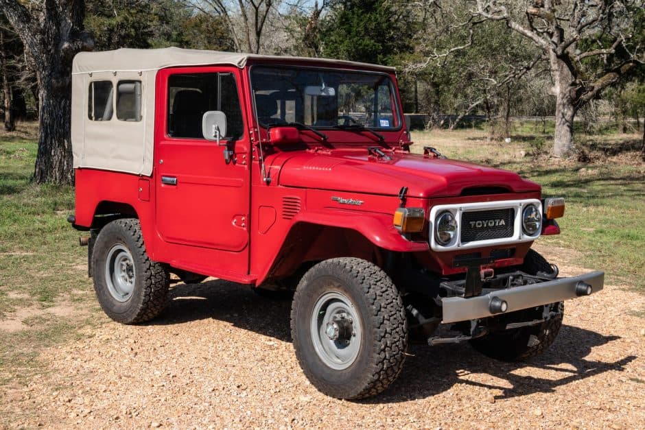 1982 Toyota Land Cruiser FJ40 sold for $17,112