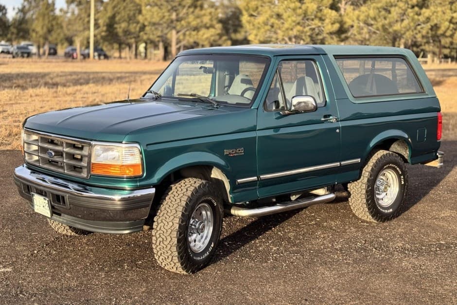 1996 Ford Bronco 4th-5th Generations 1987-1996 sold for $19,500