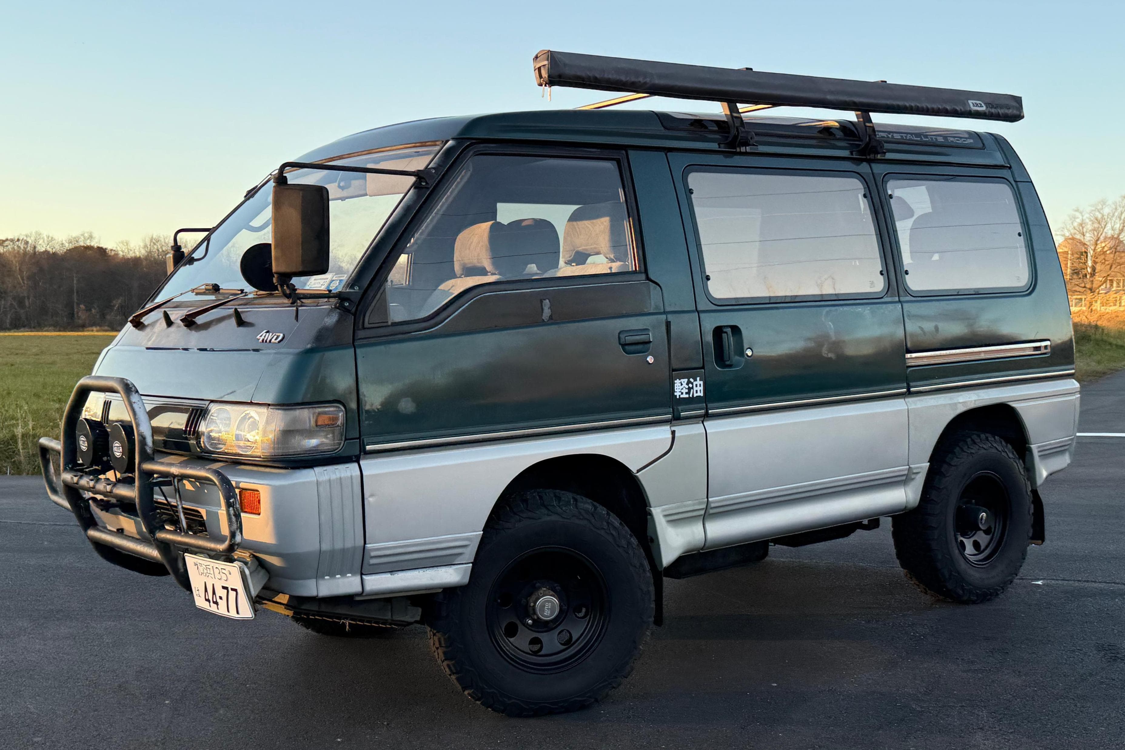 1993 Mitsubishi Delica sold for $8,700