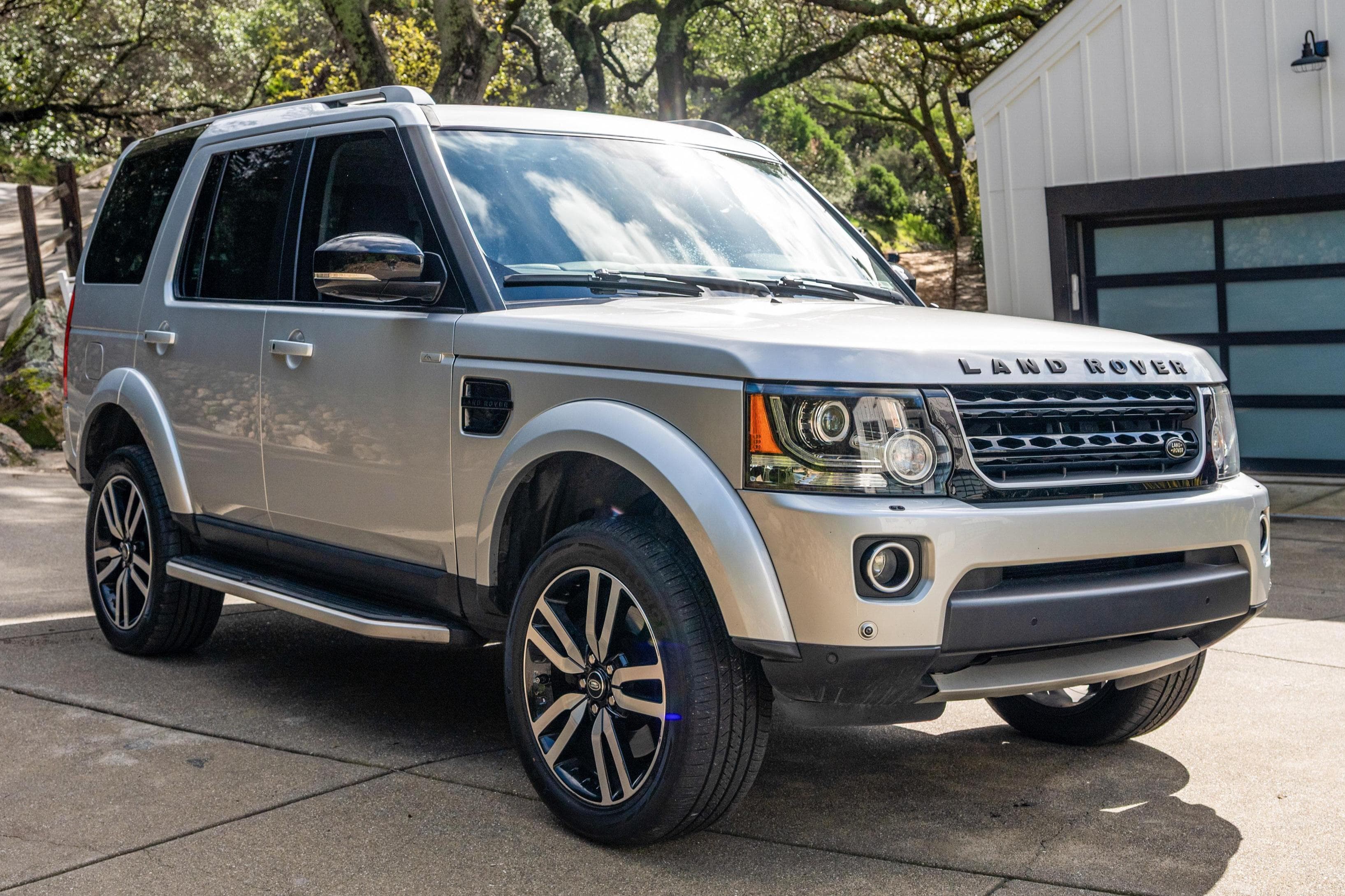 2016 Land Rover LR4 sold for $15,888