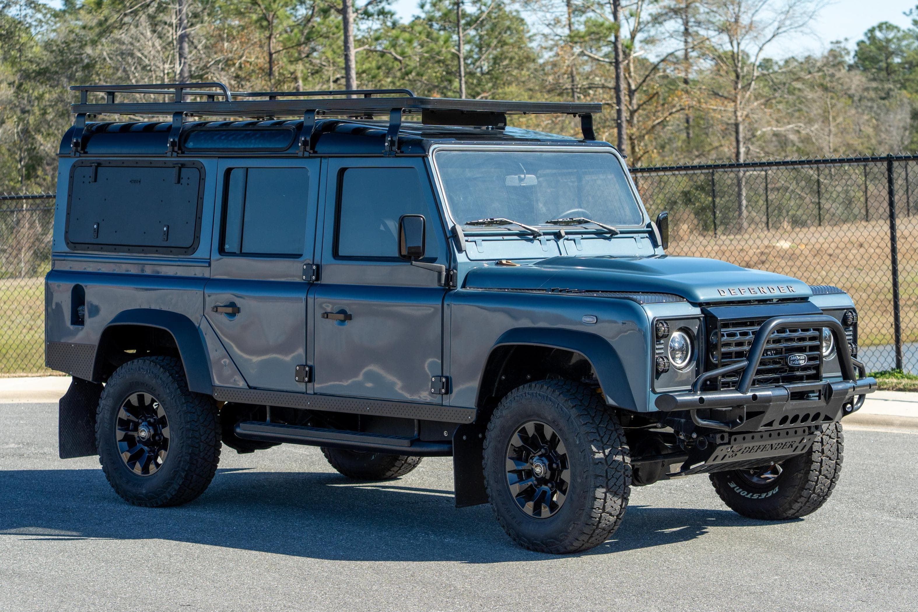 1985 Land Rover Defender sold for $55,500