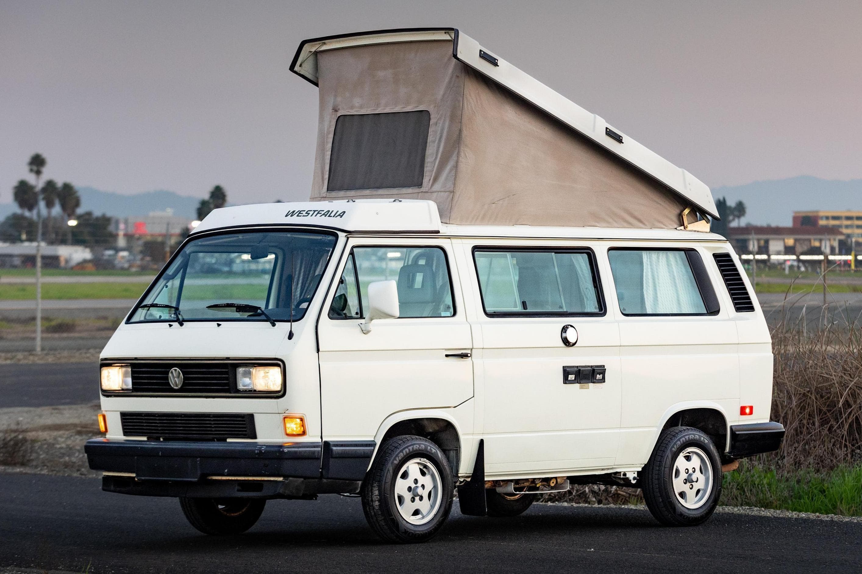 1990 Volkswagen Vanagon sold for $7,600