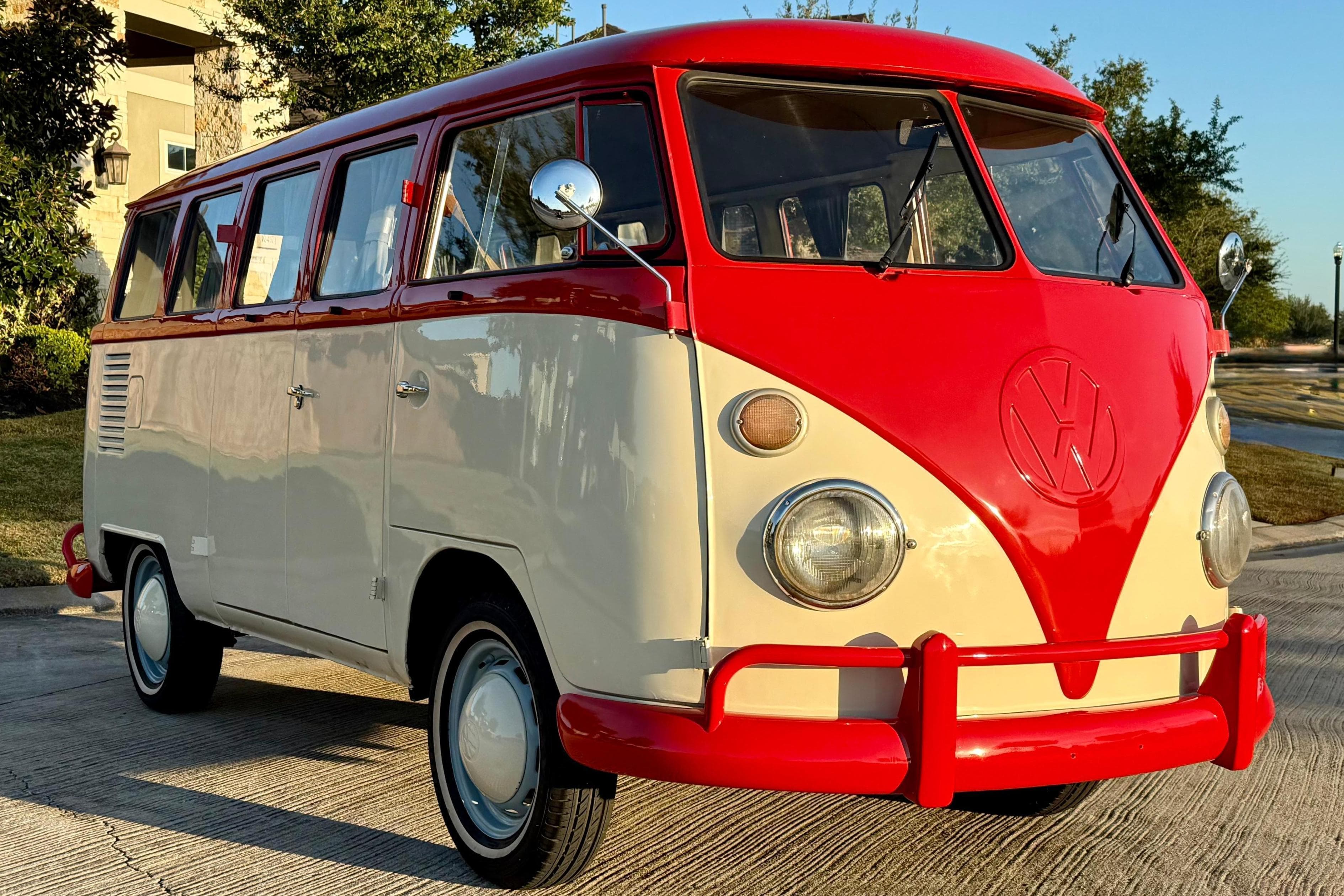 1975 Volkswagen Bus sold for $24,250