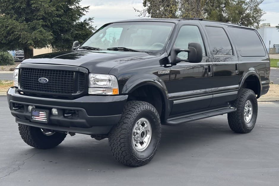 2003 Ford Excursion sold for $29,250