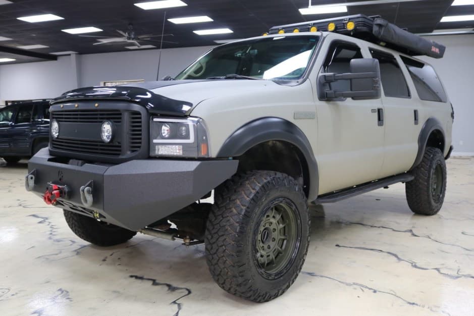 2000 Ford Excursion sold for $18,750