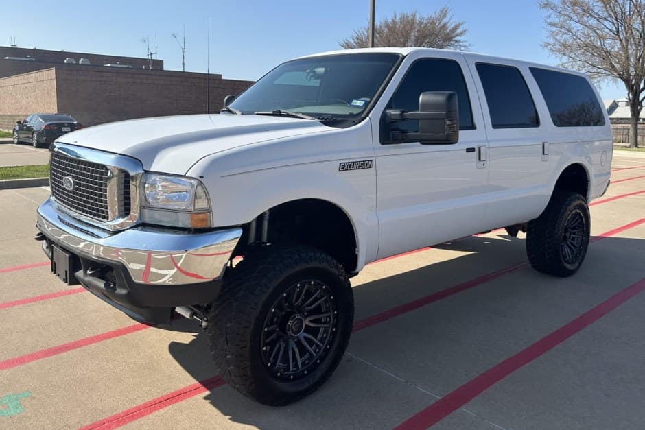 2000 Ford Excursion sold for $12,000