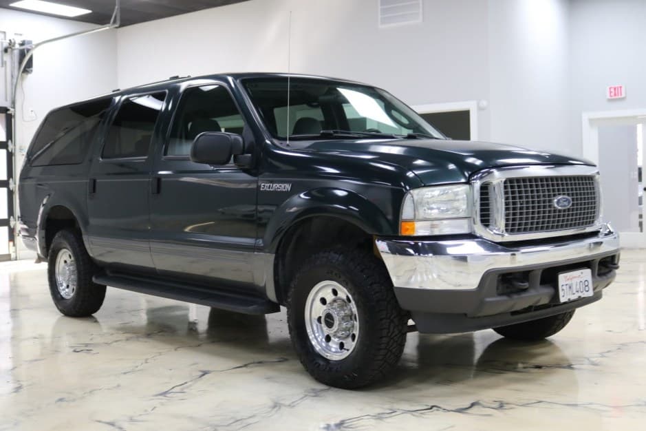 2004 Ford Excursion sold for $14,000