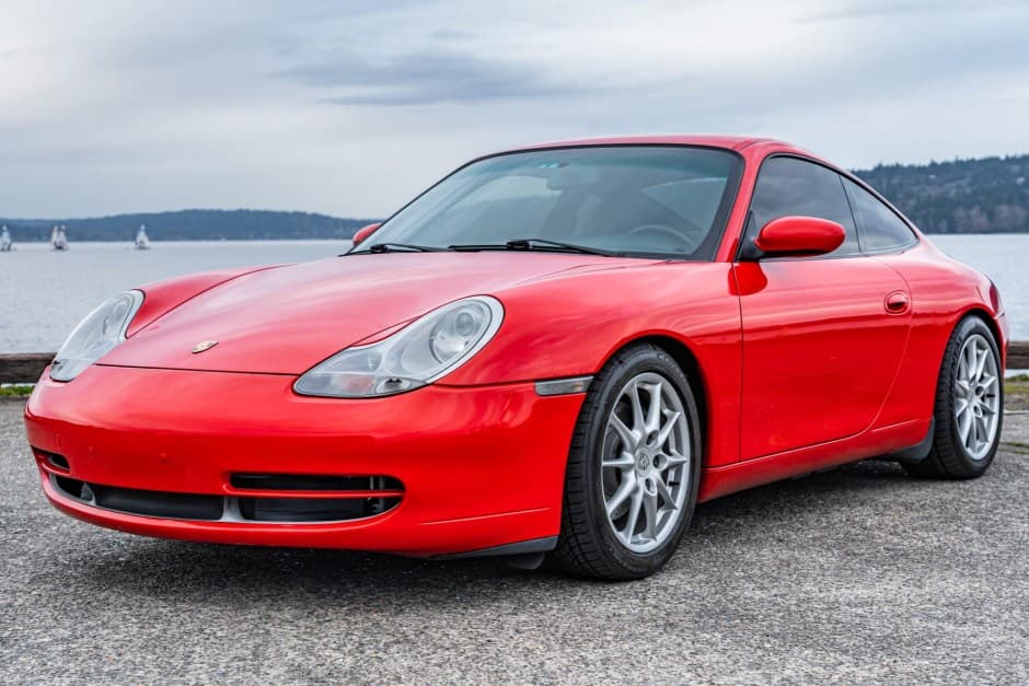 2001 Porsche 996 911 Carrera sold for $38,996