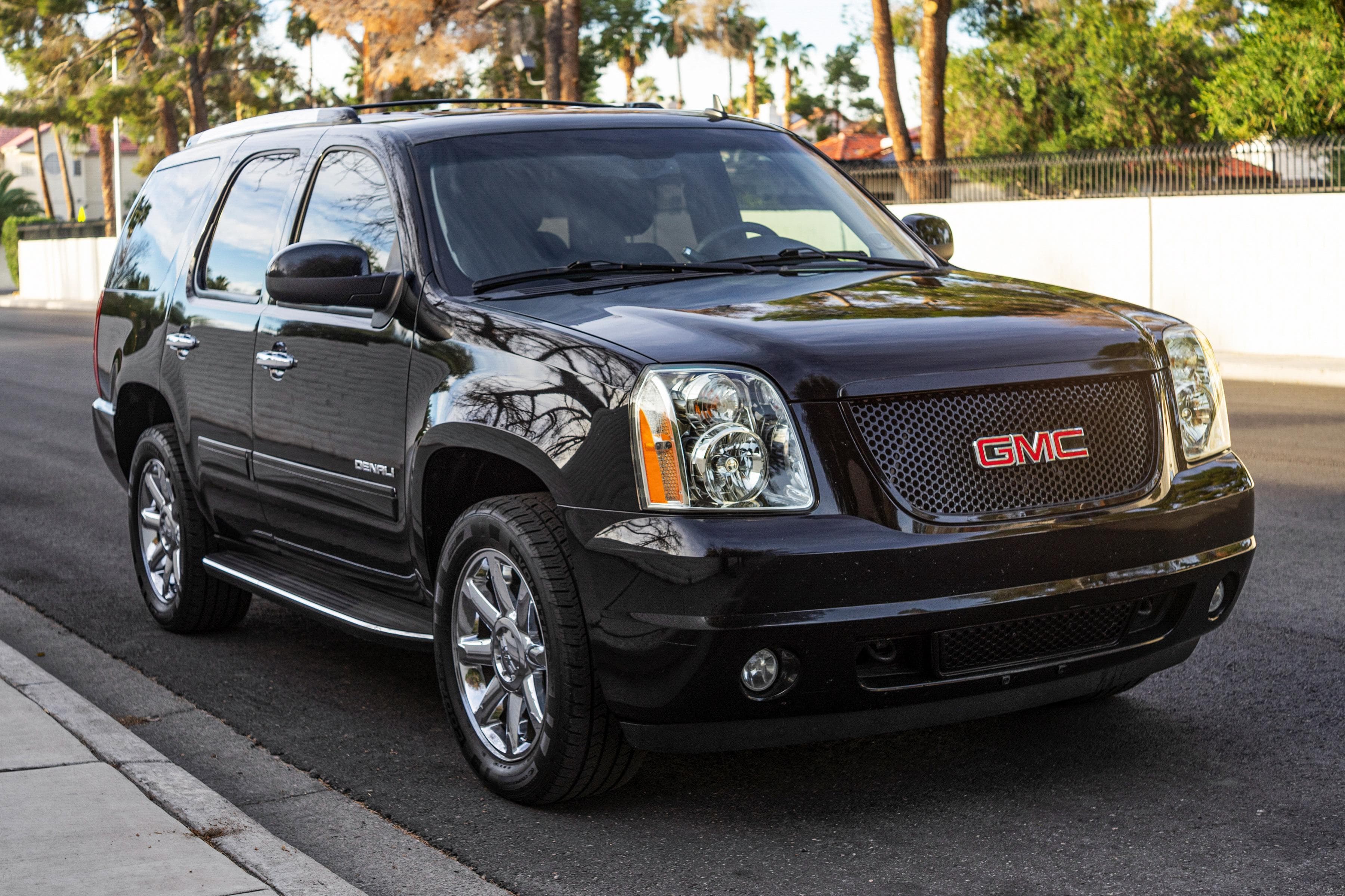 2012 GMC Yukon sold for $10,100