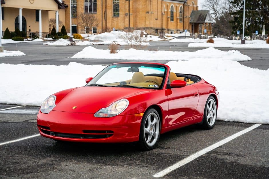 1999 Porsche 996 911 Carrera sold for $39,000