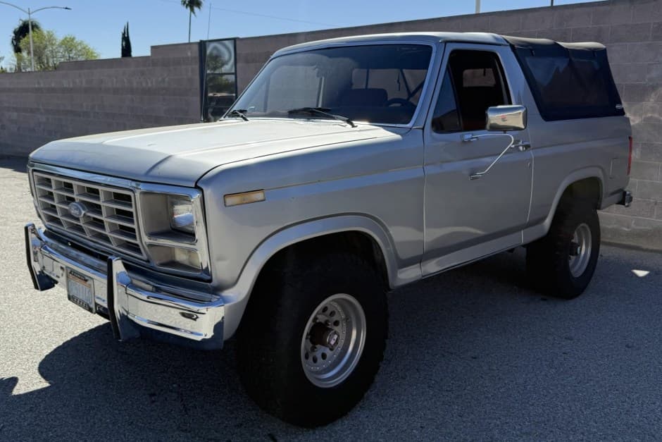 1986 Ford Bronco 3rd Generation 1980-1986 sold for $14,750