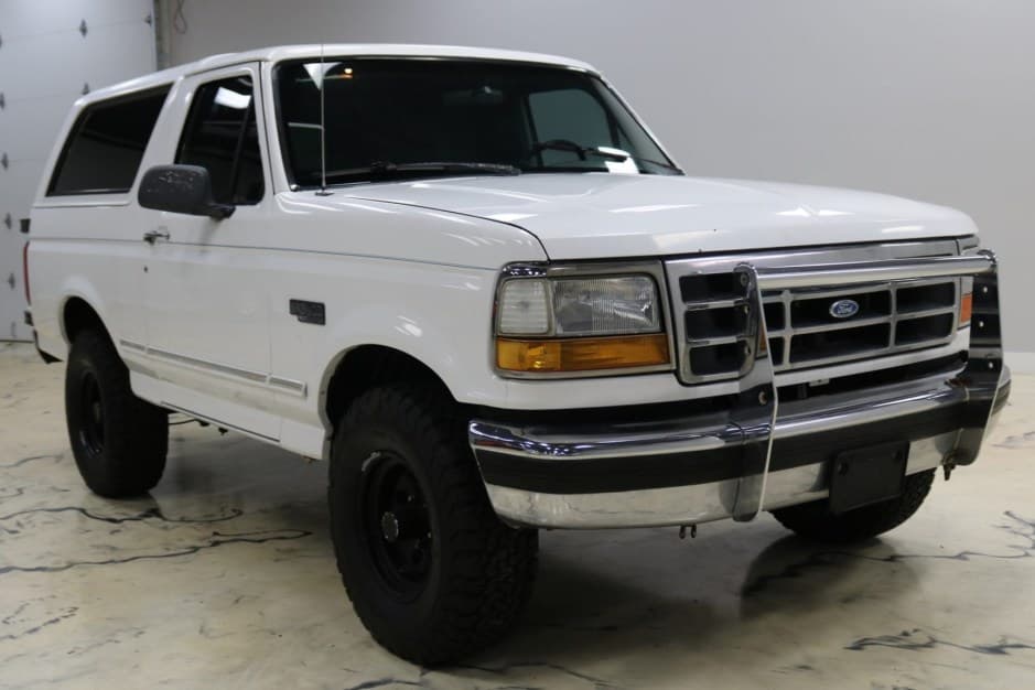 1994 Ford Bronco 4th-5th Generations 1987-1996 sold for $6,125