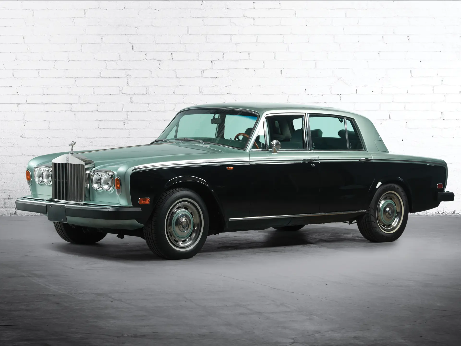 1976 Rolls-Royce Silver Shadow sold for $20,350