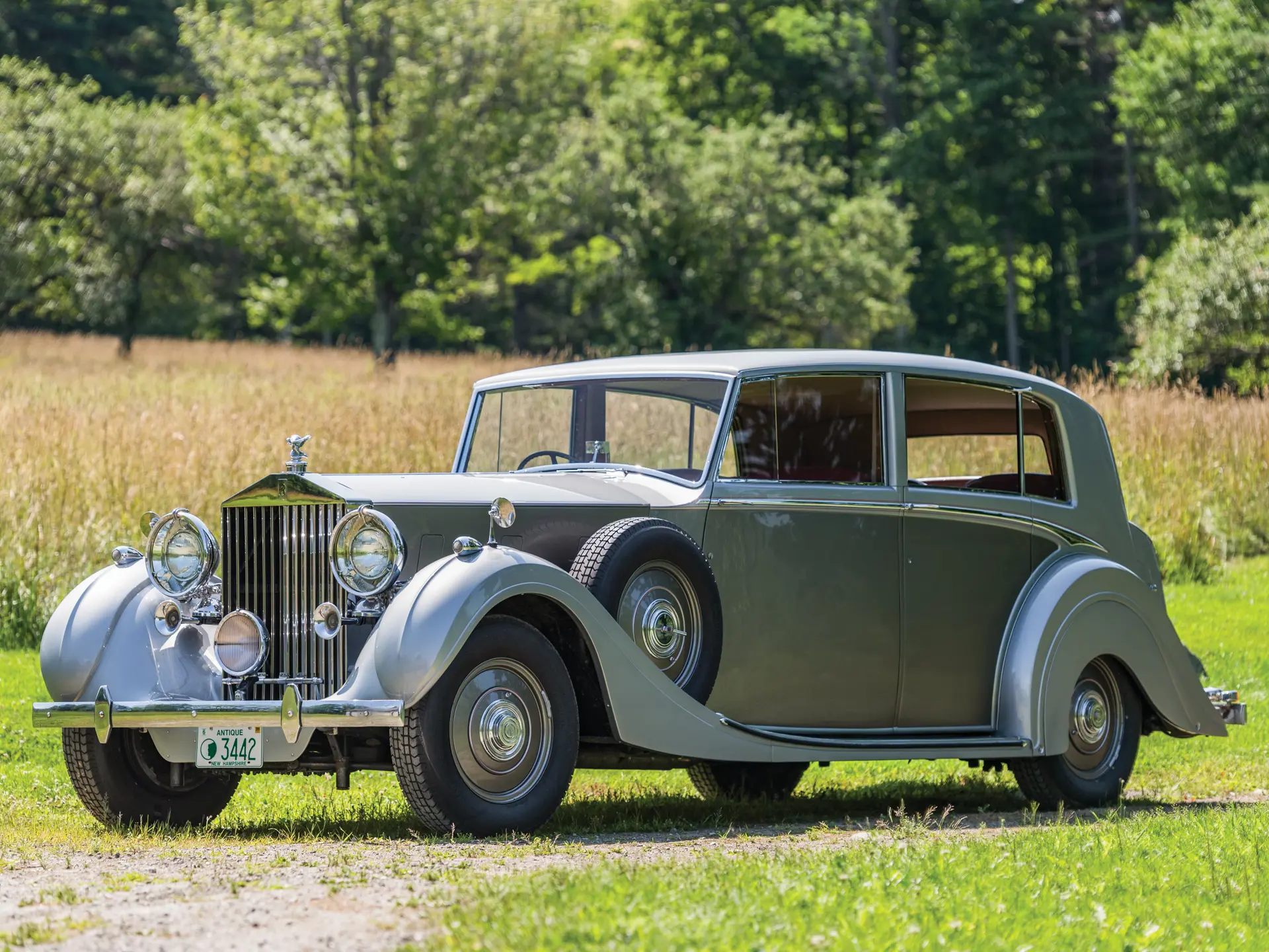 1939 Rolls-Royce Phantom III Limousine sold for $143,000